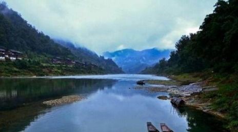 梦见河流:河流在梦里低语