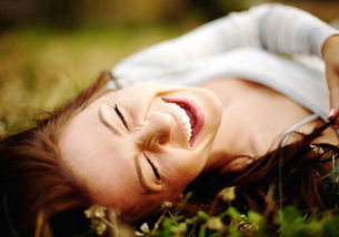 女人梦见掉了一颗假牙:梦里假牙掉了,她醒了,一个关于女性焦虑与自我认同的隐喻 女人梦见掉了一颗假牙:梦里假牙掉了,她醒了,一个关于女性焦虑与自我认同的隐喻