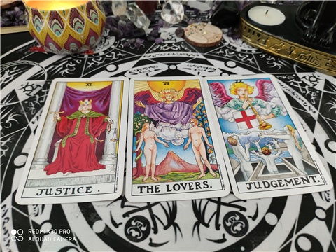 韦特塔罗牌和星宿塔罗牌:韦特塔罗牌与星宿塔罗牌,东西方智慧的交汇与融合