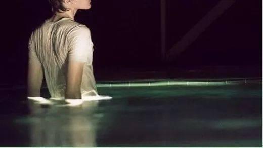 女人梦见蛆：解不开的梦魇，为何女人会梦见蛆？背后的秘密