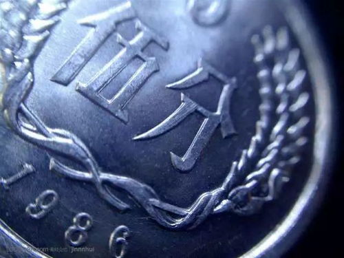 女人梦见硬币的预兆：女人梦见硬币的神秘预兆，财富、选择与命运的暗示