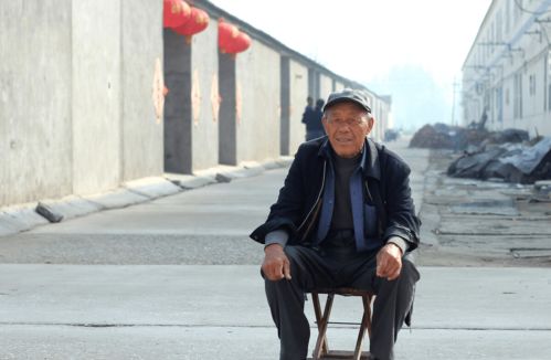 帮女儿求证姻缘可以吗:父母之爱与子女婚缘,何时该放手,何时该引导?