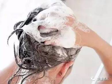 女人梦见自己给自己洗头:梦里自己洗头,原来是这样在提醒你!