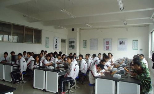 技工学校(技工学校和职业高中有什么区别) 技工学校(技工学校和职业高中有什么区别)