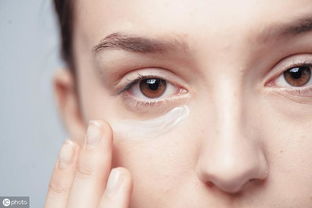 眼部细纹怎么消除简单方法:告别岁月痕迹!3个简单方法轻松消除眼部细纹 眼部细纹怎么消除简单方法:告别岁月痕迹!3个简单方法轻松消除眼部细纹