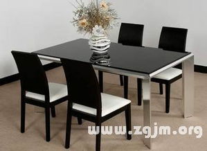 梦见一群人围着桌子吃饭:围桌而梦,一场关于人际关系与集体记忆的隐喻