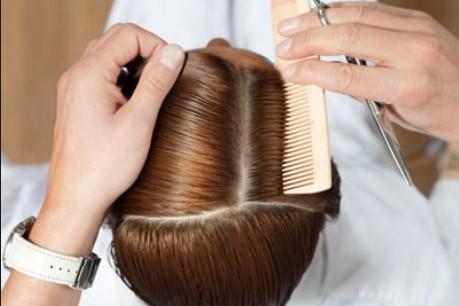 头皮上有白色的一片一片是怎么了:警惕!头皮出现白色一片一片斑块,这些原因可能作祟