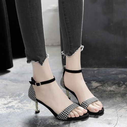 女人梦见穿一双漂亮的新鞋:新鞋与旧梦,一个女人的内心觉醒