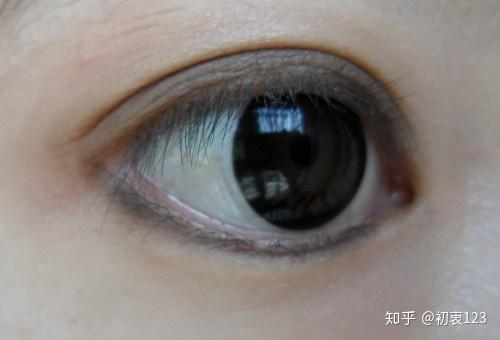 使眼睛变大的十种方法:眼睛小显脸小?十种方法让你瞬间变大眼!