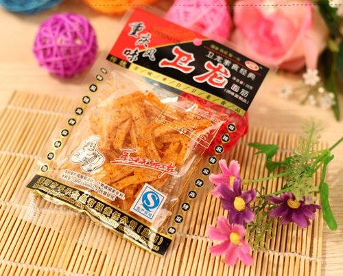 12星座最喜欢吃什么零食:12星座的零食宇宙,从火象星座的辣条到水象星座的巧克力