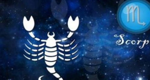 水瓶男爱你的7个阶段:水瓶男的7步情感进化论,从理性观察者到灵魂共谋者的蜕变之路