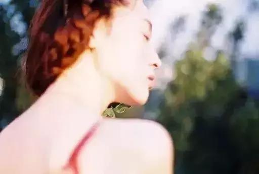 天蝎男喜欢白羊女的性格吗：互补还是冲突？解码天蝎男与白羊女的情感磁场，性格碰撞中的致命吸引力