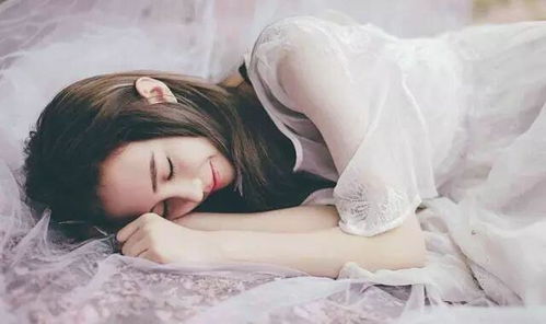 天蝎女想被你睡的表现：天蝎女心动的5个信号，她是否在暗示你更进一步的亲密？