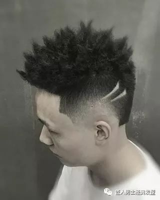 梦见剪头发是什么征兆 男人：梦见剪头发是什么征兆？男人篇