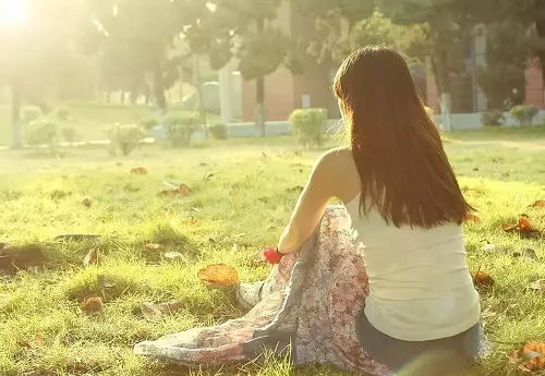 女人梦见自己捡到钱是什么意思：女人梦见自己捡到钱是什么意思？神秘梦境背后的深层含义