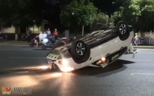 梦见别人车翻了是什么预兆：梦见别人车翻了是什么预兆？