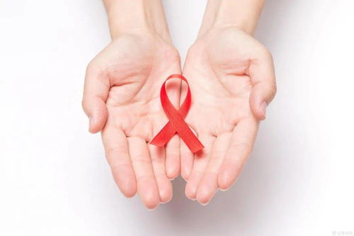 得艾滋病小鸡会出现什么症状：感染HIV的小鸡会怎样？了解可能的症状表现