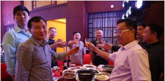 梦见别人请我吃饭没吃成：那个没吃成的饭局，我与梦境的奇妙对话