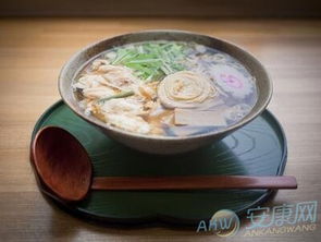 梦见面条掉在地上：梦见面条掉在地上