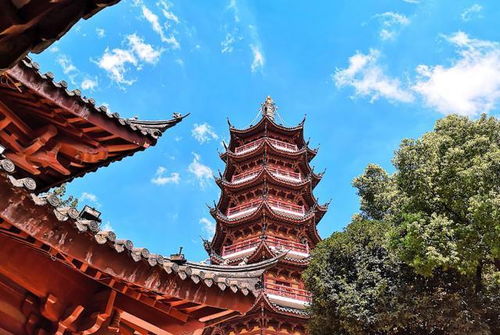 鸡鸣寺求姻缘的诗句是：鸡鸣寺的爱情诗篇，那些为姻缘而吟咏的古韵