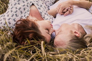 女人梦到自己抱个小男孩：女人梦到自己抱一个小男孩，梦境背后的心理暗示与象征意义