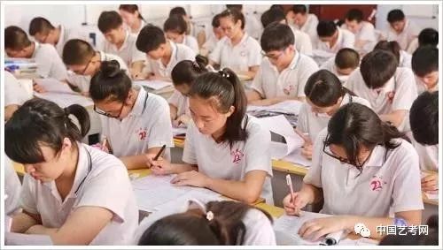 走艺考生还是正常高考好（艺术生最后都干嘛去了）