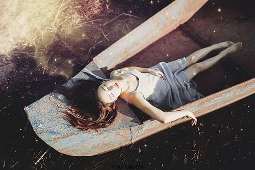 女人梦见房顶塌了一块：解密梦境，女人梦见房顶塌了一块，这些隐喻你读懂了吗？