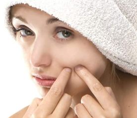 痘痘熟了冒白正确清理方法：痘痘顶白头？正确清理方法，避免感染留疤！