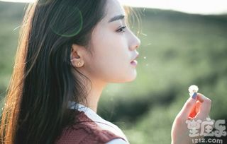 水瓶男喜欢什么性格的女人：解码水瓶男的择偶密码，独立灵魂与精神共鸣的完美平衡