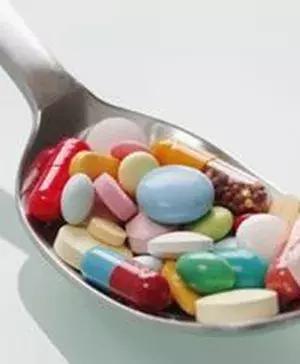 女人吃氨糖的最佳时间：女人吃氨糖的最佳时间，呵护关节，由内而外焕发光彩