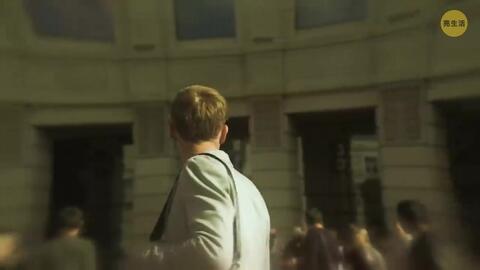 四十几岁女人梦见蛇：四十几岁女性梦见蛇，一场中年危机的潜意识邀约