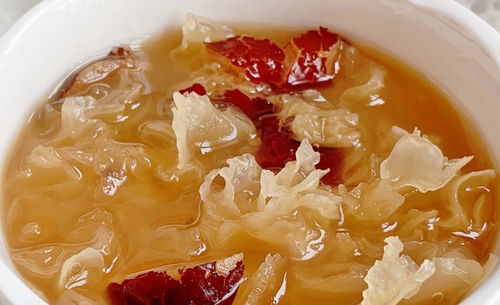 银耳汤怎么熬才好喝：银耳汤怎么熬才好喝？掌握这些秘诀，汤香滑浓稠，口感软糯不腻！