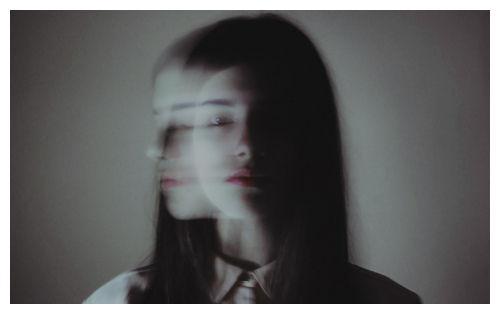 梦见死去的亲人还活着和我说话是什么意思：梦见死去的亲人还活着和我说话是什么意思？