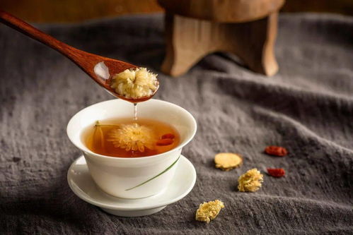 菊花茶的功效与禁忌：菊花茶的奇妙功效与饮用禁忌，一份全面指南