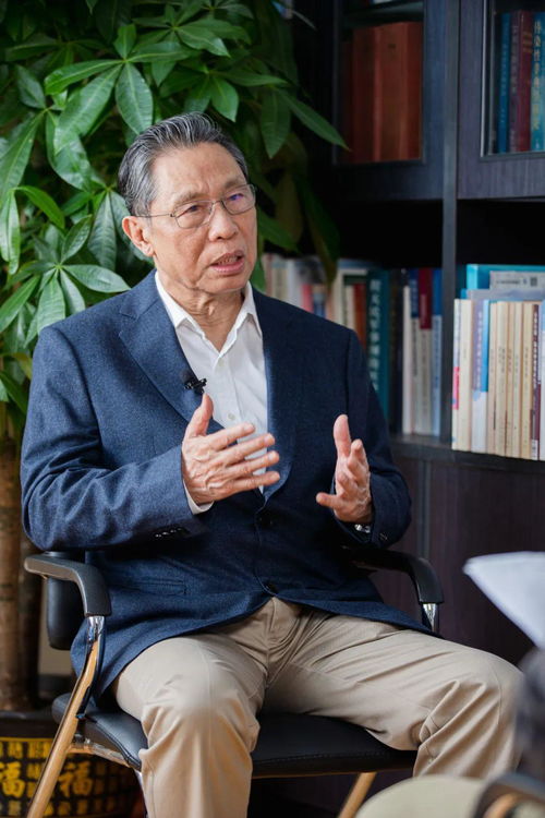 钟南山:少数人发烧可能是双重感染：钟南山，少数人发烧可能是双重感染，病毒变异或成主因