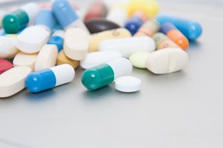 两种药混合吃必死无疑：药物相互作用，两种药物混合服用的潜在风险与致命后果