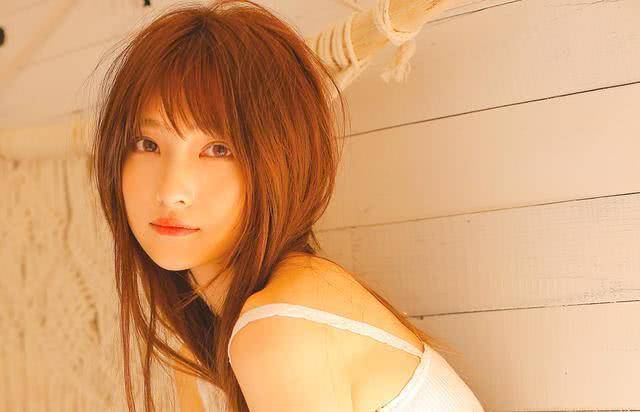 水瓶女十女九渣：水瓶座女性，被误解的群体与真实的多面性