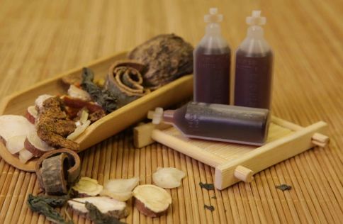 女人脚底抹藿香正气水：女人脚底抹藿香正气水，竟有这些意想不到的功效！