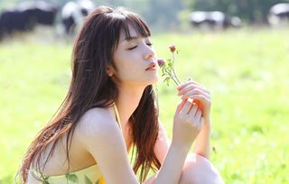 女生经常自己安慰有什么好处呢：女生经常自己安慰，其实是在悄悄变强