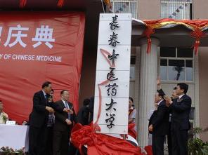 领结婚证吉日4月：4月领结婚证吉日推荐，喜结良缘，红红火火！