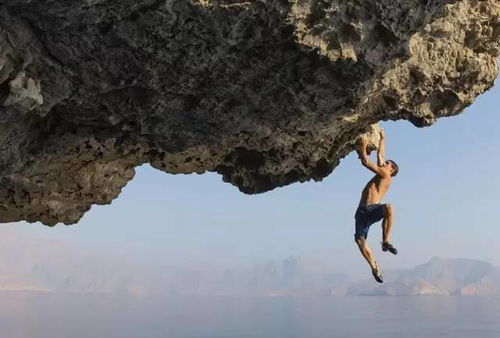 女人梦见走悬崖成功了：梦里走过悬崖的女人，一场惊心动魄的内心冒险