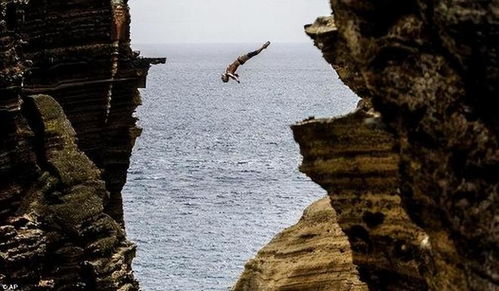 女人梦见走悬崖成功了:梦里走过悬崖的女人,一场惊心动魄的内心冒险 女人梦见走悬崖成功了:梦里走过悬崖的女人,一场惊心动魄的内心冒险