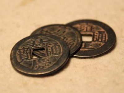 三枚铜钱占卜详解图：三枚铜钱占卜详解图，从传统占卜到现代心理投射的千年智慧
