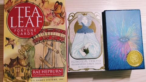 棱镜塔罗牌第四版说明书：棱镜塔罗牌第四版说明书，探索神秘与光的交织