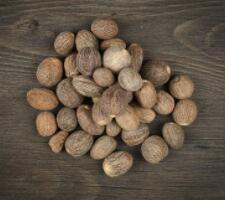 附子理中丸的功效与作用和副作用:附子理中丸,温中散寒、补气健脾,但需谨慎使用