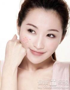 蜂蜜涂脸的正确方法：蜂蜜涂脸的正确方法，让肌肤享受天然滋养