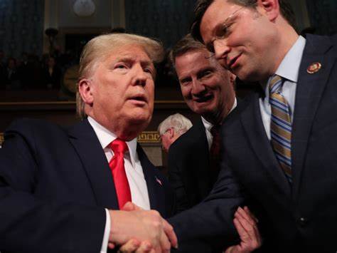 美国众议长约翰逊称反对将临时拨款法案延长至12月