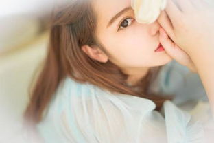 女人梦见剪刀剪自己的头发:剪断未来?女人梦见剪刀剪自己的头发,背后藏着怎样的心理密码? 女人梦见剪刀剪自己的头发:剪断未来?女人梦见剪刀剪自己的头发,背后藏着怎样的心理密码?