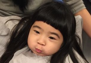 女人梦见剪刀剪自己的头发:剪断未来?女人梦见剪刀剪自己的头发,背后藏着怎样的心理密码? 女人梦见剪刀剪自己的头发:剪断未来?女人梦见剪刀剪自己的头发,背后藏着怎样的心理密码?