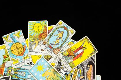 塔罗牌的4代表什么意思：塔罗牌中的数字4，神秘与平衡的象征